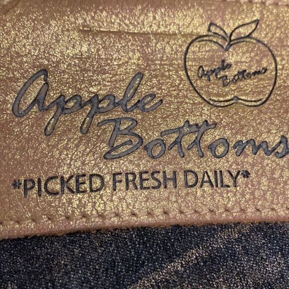 Vintage NWT authentic Apple Bottom jeans w/ gold overlay 98% cotton, 2% spandex - Picture 8 of 8